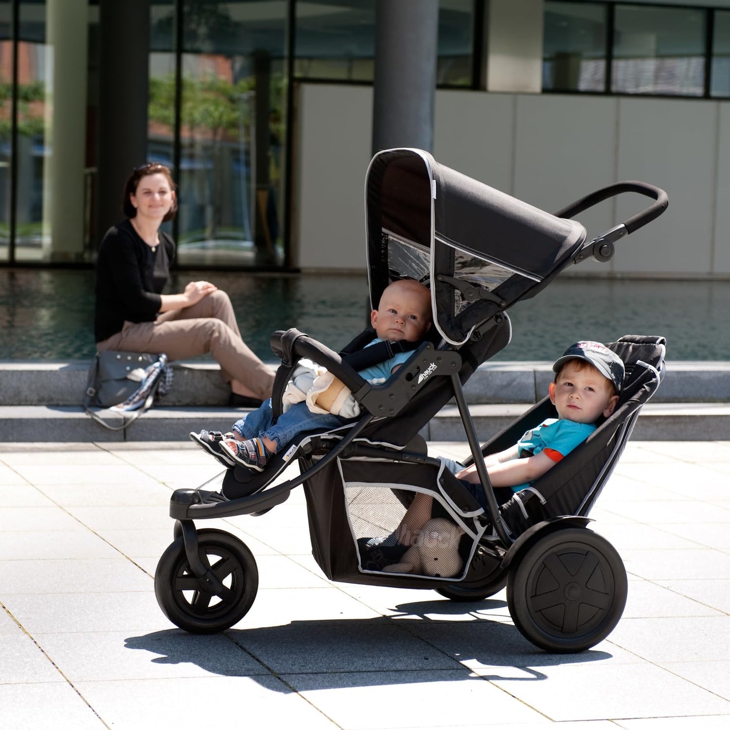 hauck Freerider 3-Rad Geschwisterbuggy mit Regenschutz – Schwarz